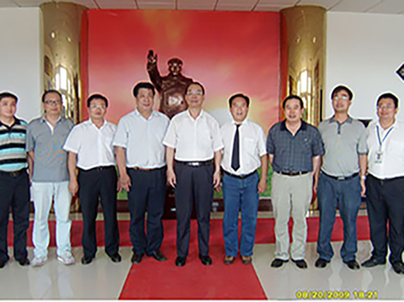 公司董事長肖公平向省委領(lǐng)導匯報